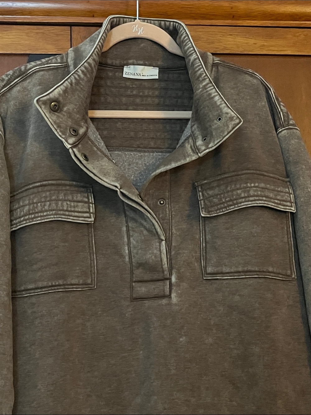 Zenana Acid Washed Brown Snap Mock-Neck Pullover Sweatshirt w/Flap Chest Pockets - Picture 7 of 12